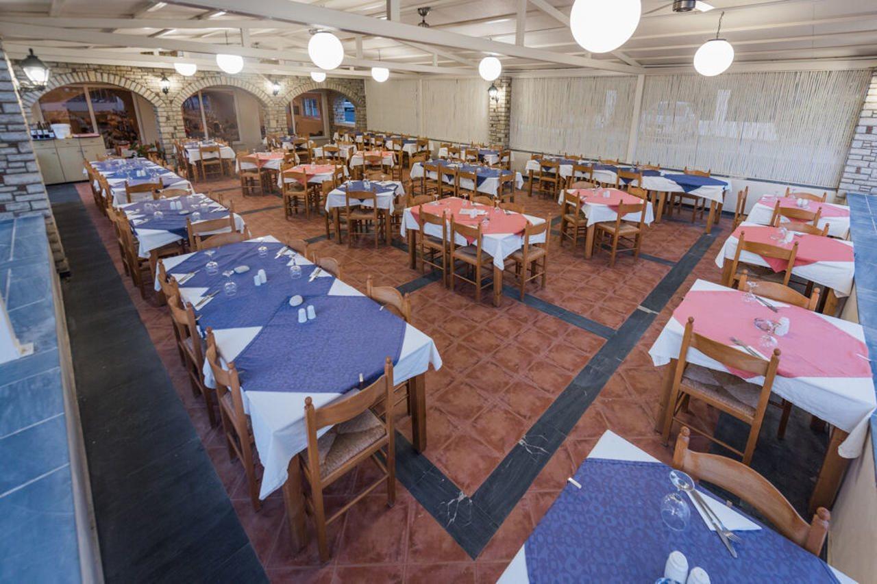 Zefiros Beach Hotel Mykali Exterior foto