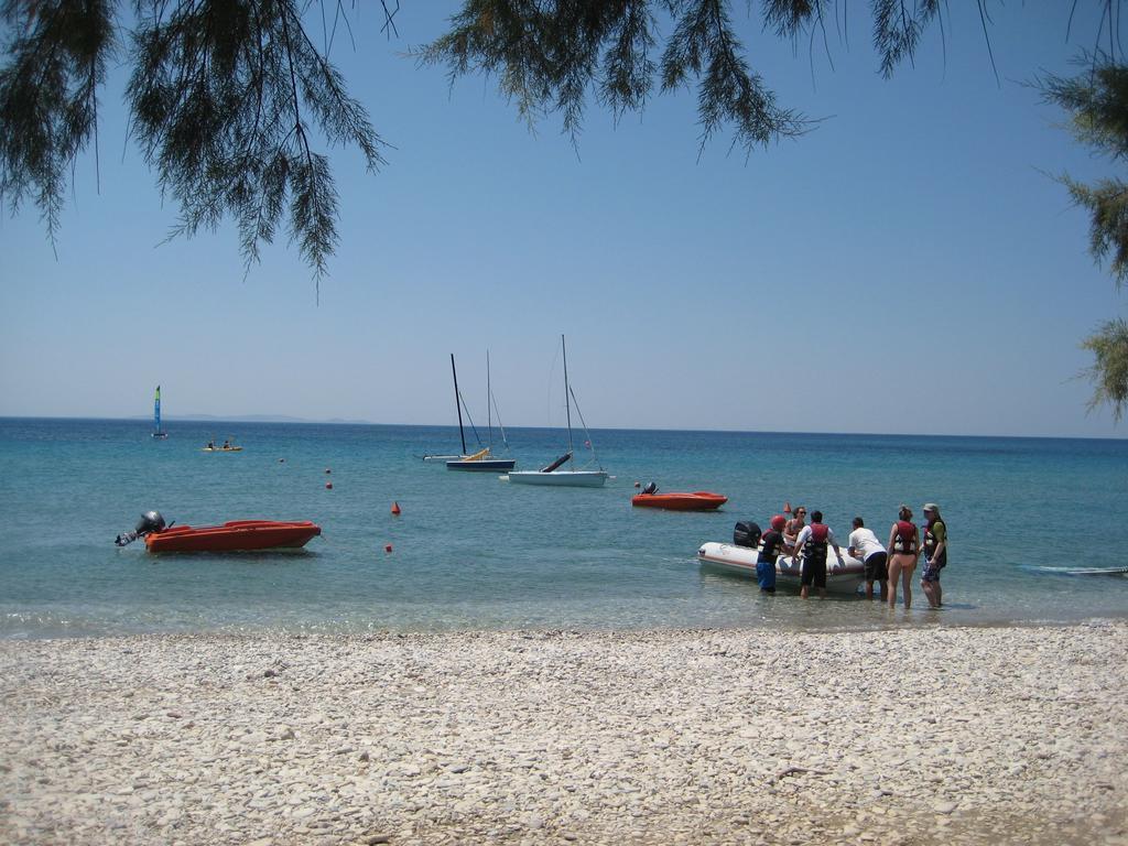 Zefiros Beach Hotel Mykali Exterior foto