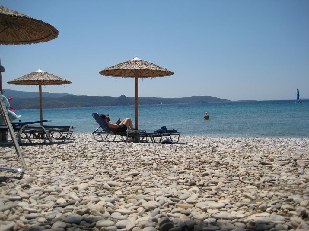 Zefiros Beach Hotel Mykali Exterior foto